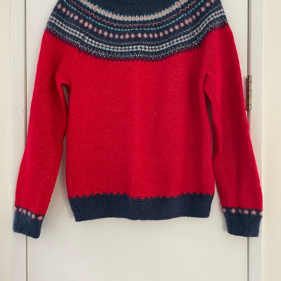GAP Red and Navy Patterned Women's Sweater - Picture 2 of 6